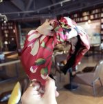 accessoire cheveux fleurs satin rouge
